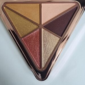 Lys Love Yourshelf Eyeshadow Pallette in Empowered